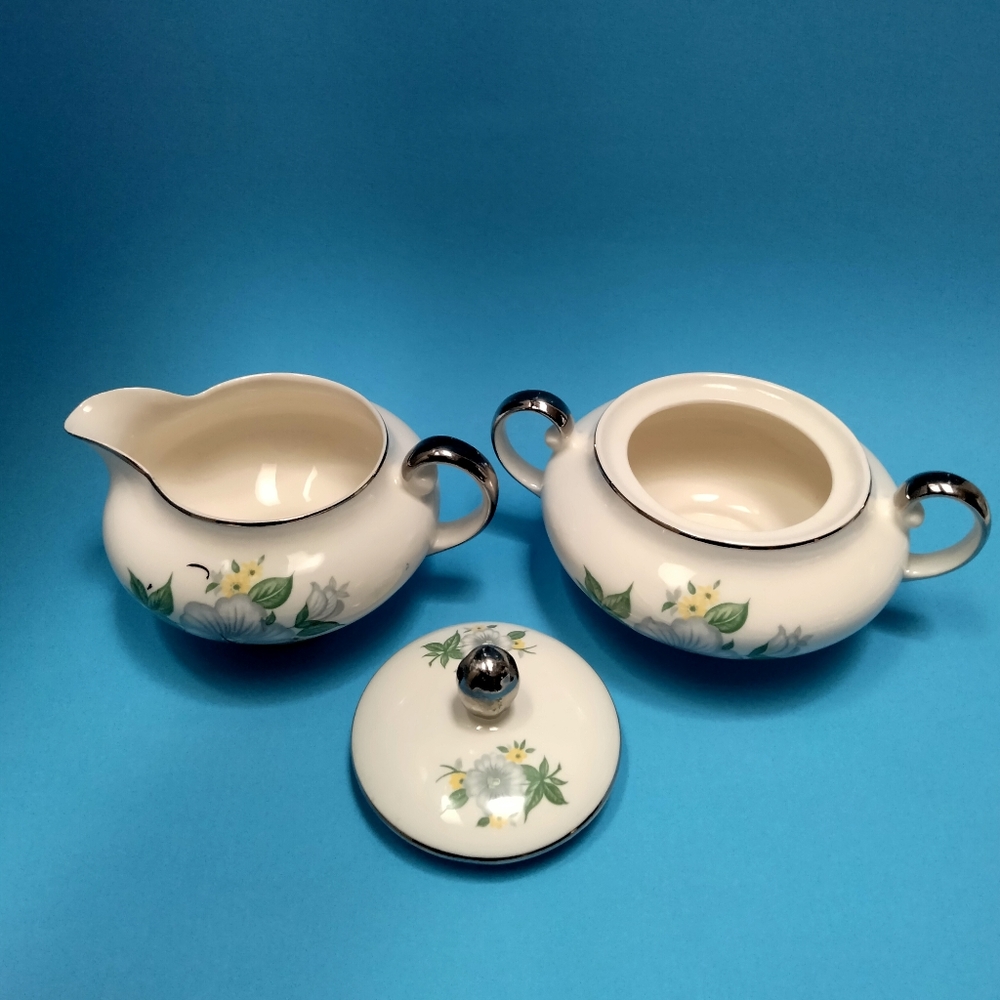 VTG LE BON WARE USA MAGNOLIA FLOWERS SUGAR BOWL & LID